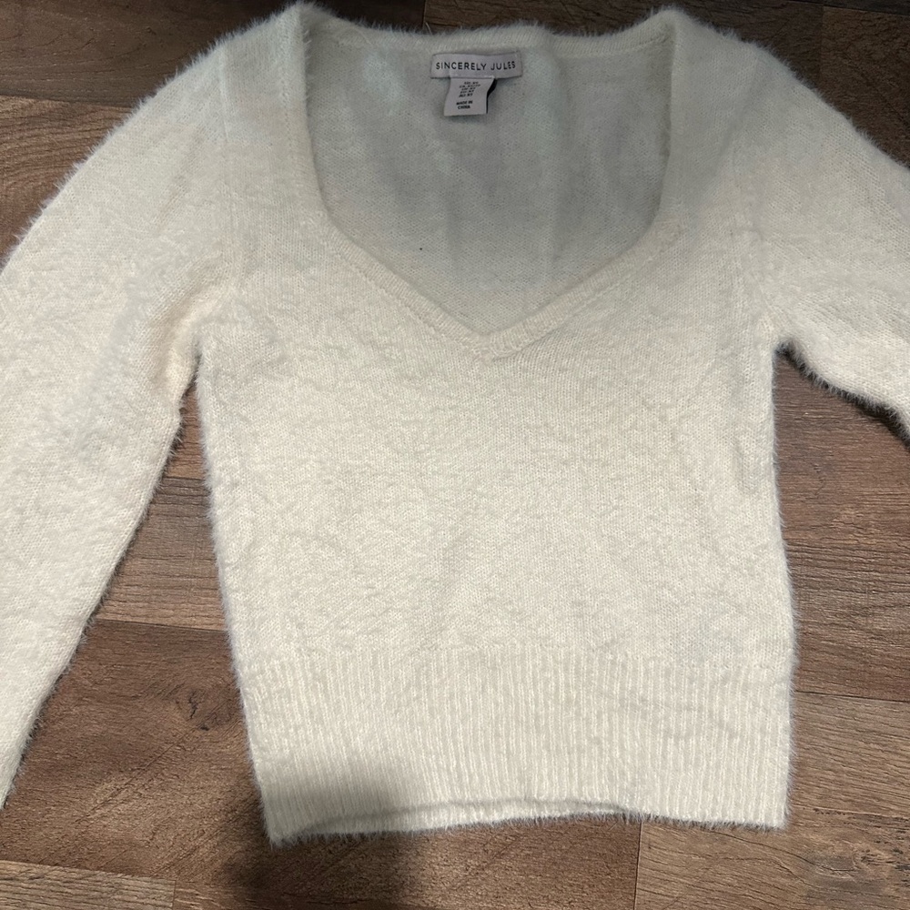cream v neck sweatee from sincerely jules great condition size xs never worn